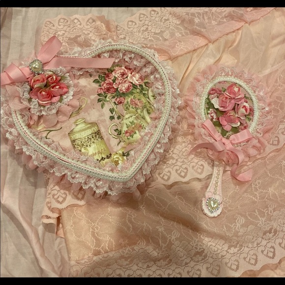 Other - Shabby chic mirror & vanity heart decor
